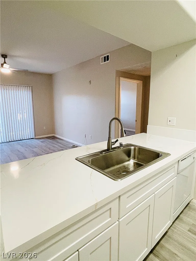 1 bed, 1.0 bath, 783 sqft, $1,250 — Photo 2