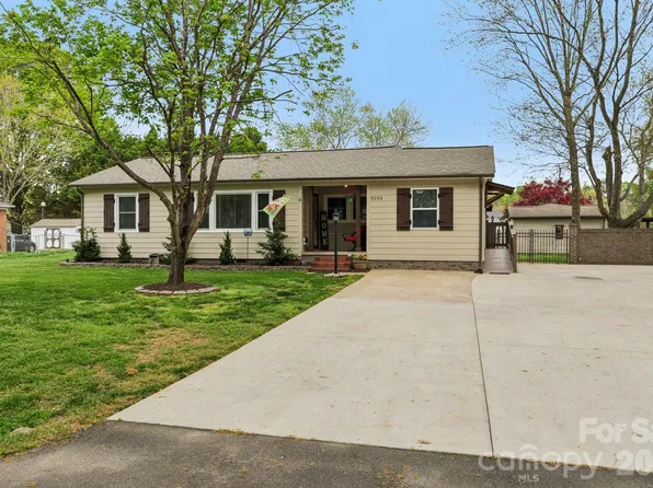 9202 Elgin Dr, Charlotte, NC 28214