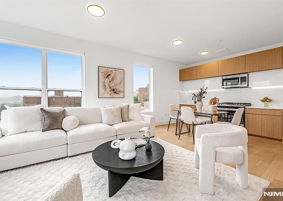 1st image of 649 38th St #Penthouse 10