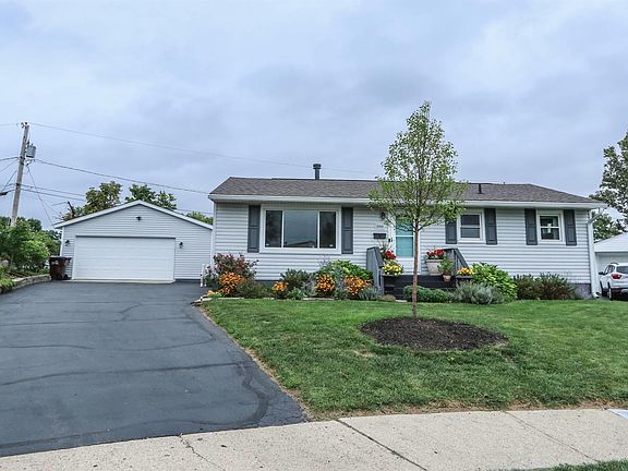 2nd image of 3914 Westmont Pl