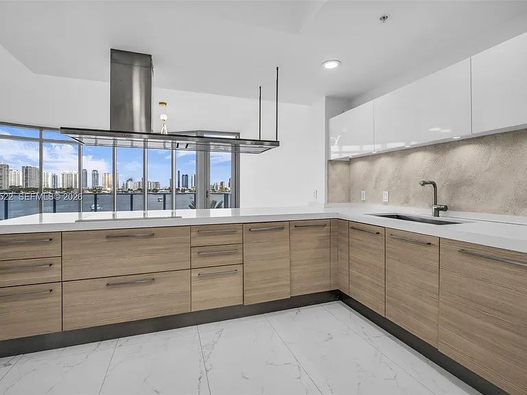 17111 Biscayne Blvd #411 — Photo 14