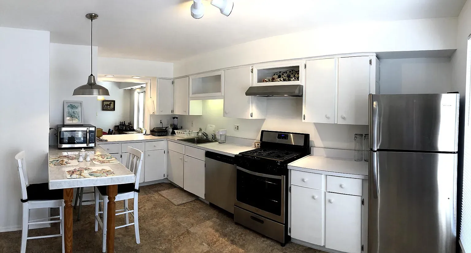 1 bed, 140 sqft, $1,100 — Photo 4