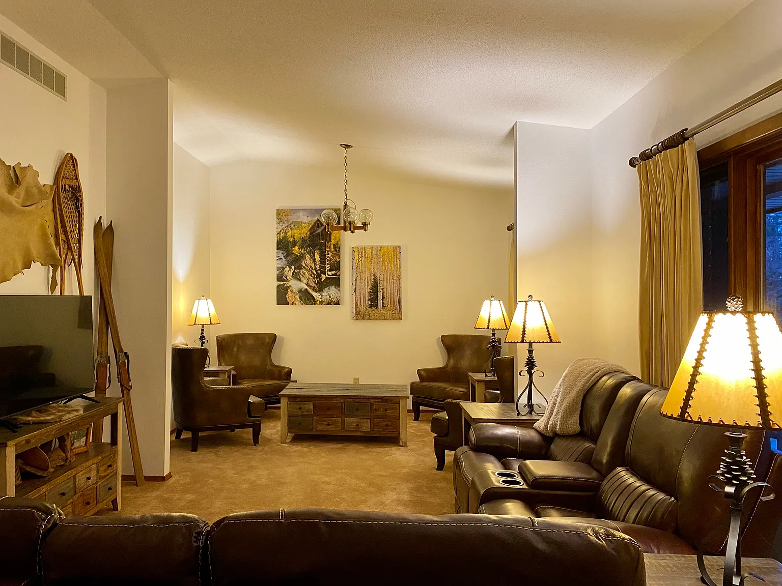 4 bed, 1980 sqft, $2,395 — Photo 3