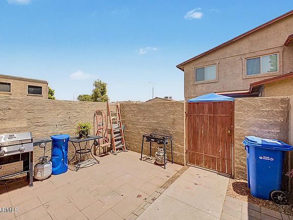 4th image of 4049 W READE Avenue