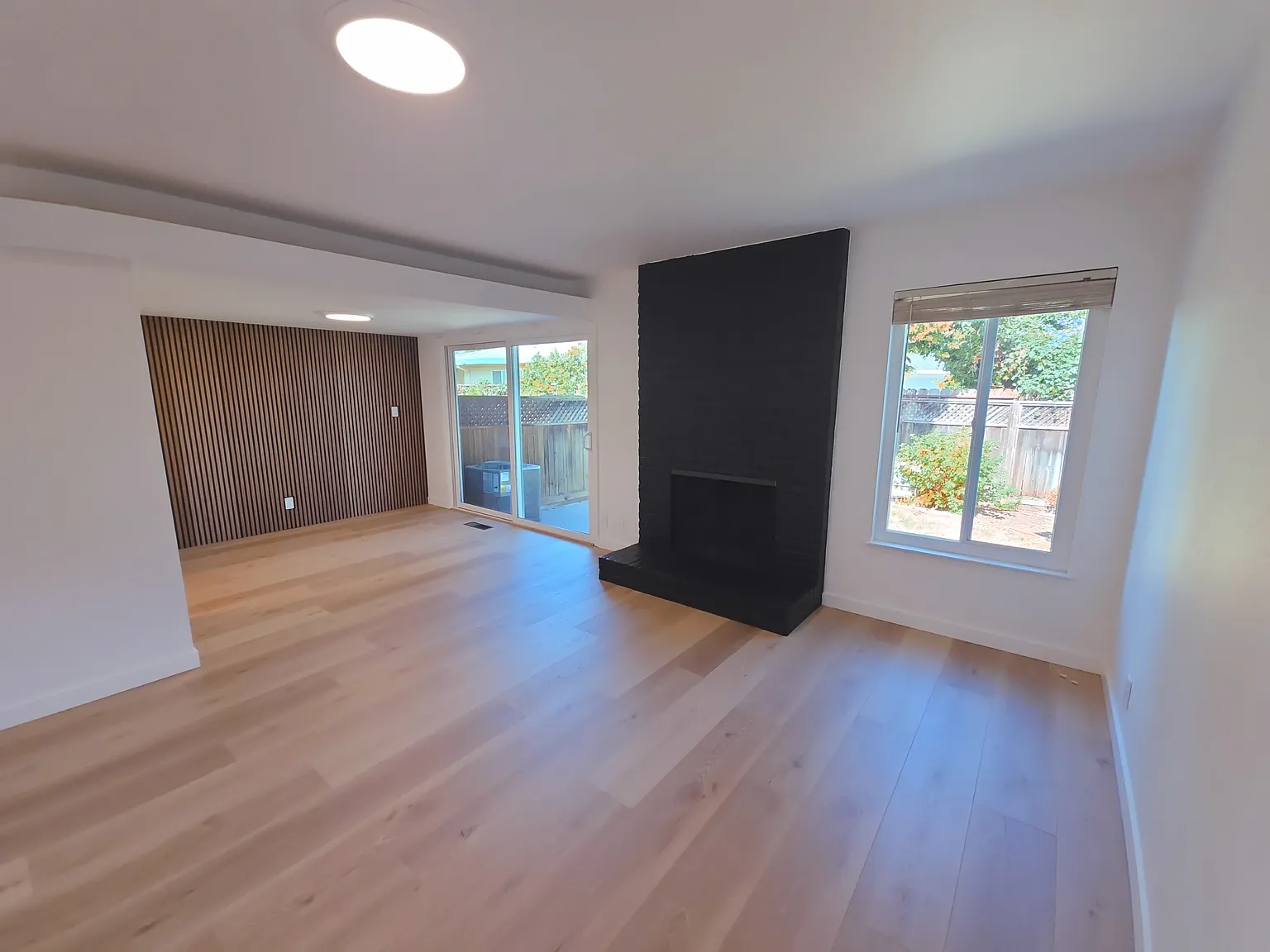 2 bed, 1080 sqft, $4,700 — Photo 1