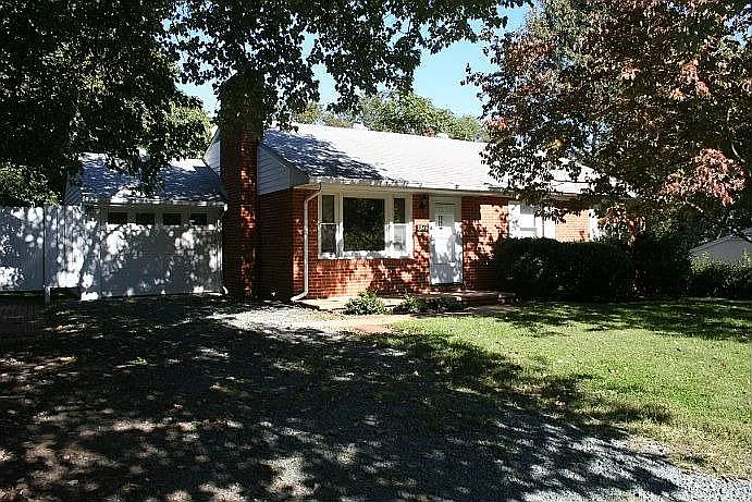 2246 Banbury St photo 1