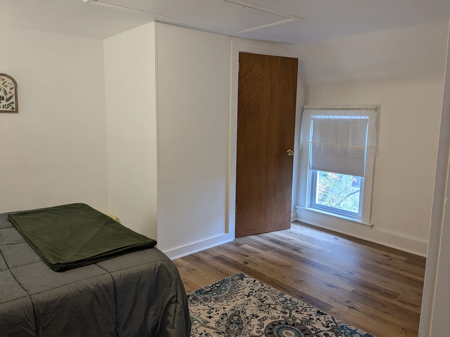 1 bed, 1500 sqft, $1,000 — Photo 3
