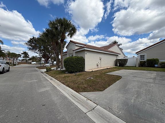 2nd image of 10285 Allegro Dr