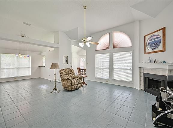 3rd image of 3747 Constitution Dr