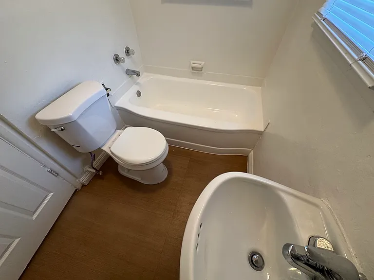 902 Alandele Ave #902 — Photo 7