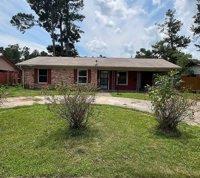 3229 Valley View Dr