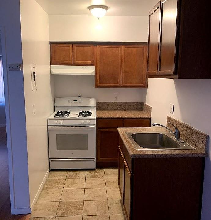 1st image of 225 Palmetto Dr APT 10