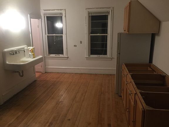 4th image of 1212 Erie Ave