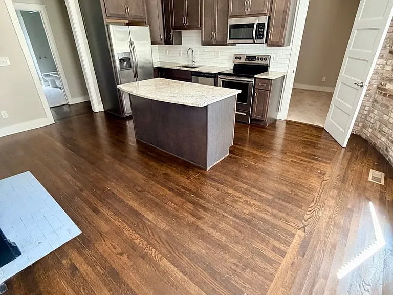 201 E 5th St #101 — Photo 2