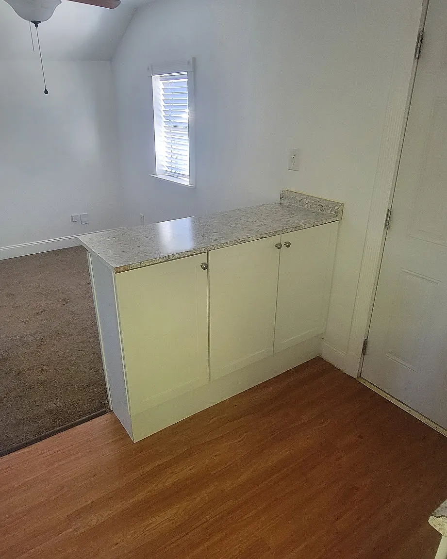 1 bed, 340 sqft, $1,000 — Photo 4