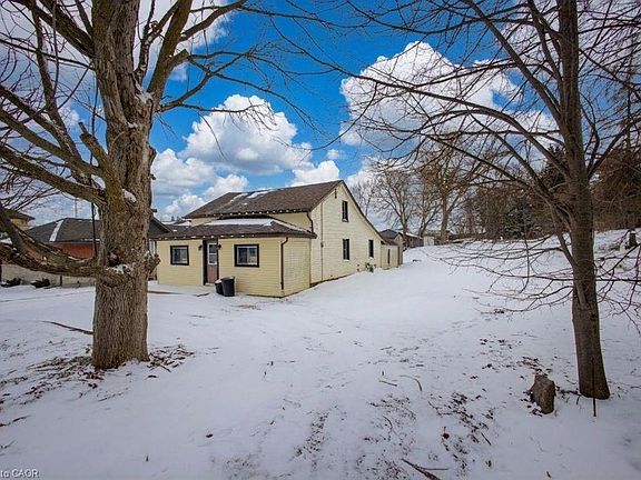 3rd image of 21 Main St W