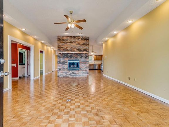 4th image of 1009 Whittling Wood Dr