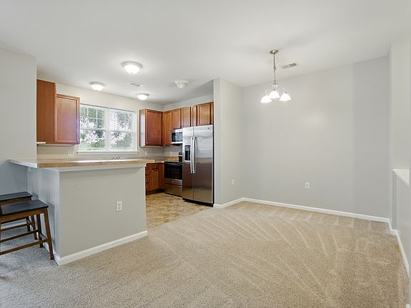 3rd image of 5321 Warminster Dr Unit 205