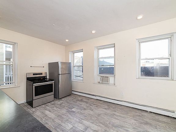 2nd image of 25 Chester St APT 4