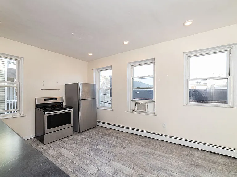 25 Chester St #4 — Photo 2