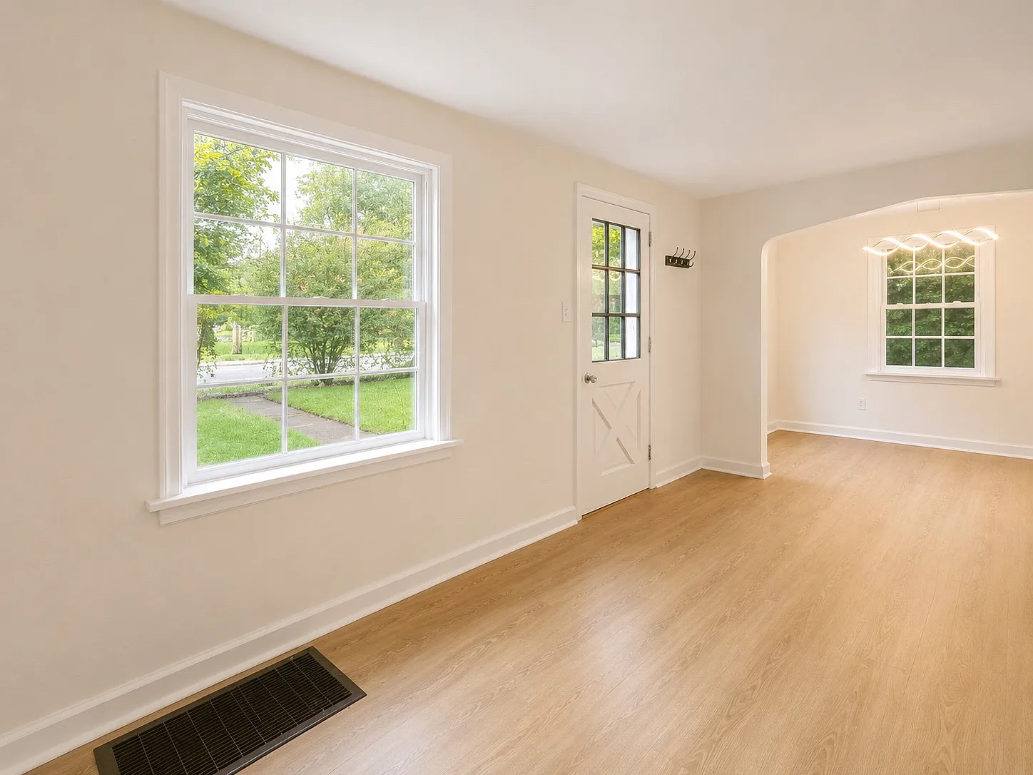 3 bed, 1025 sqft, $2,500 — Photo 3