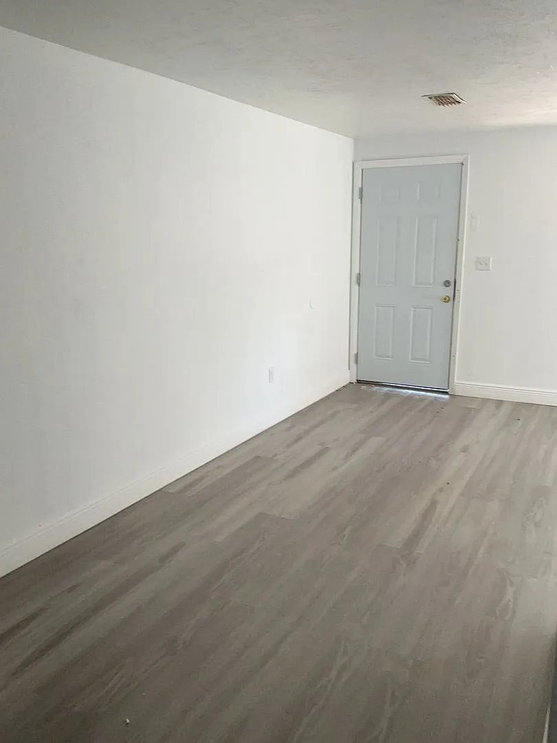6928 SW 6th Place — Photo 1