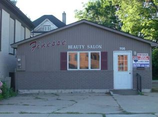 705 W 5th St, Waterloo, IA 50702