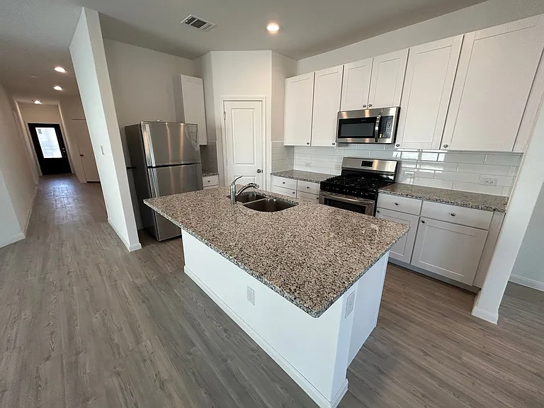 14706 Somerset Ml — Photo 6