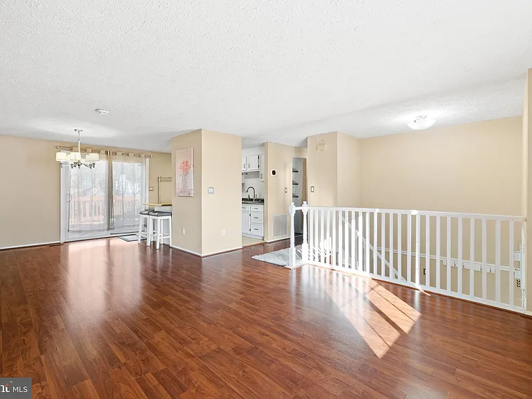 8469 Rippled Creek Ct — Photo 6