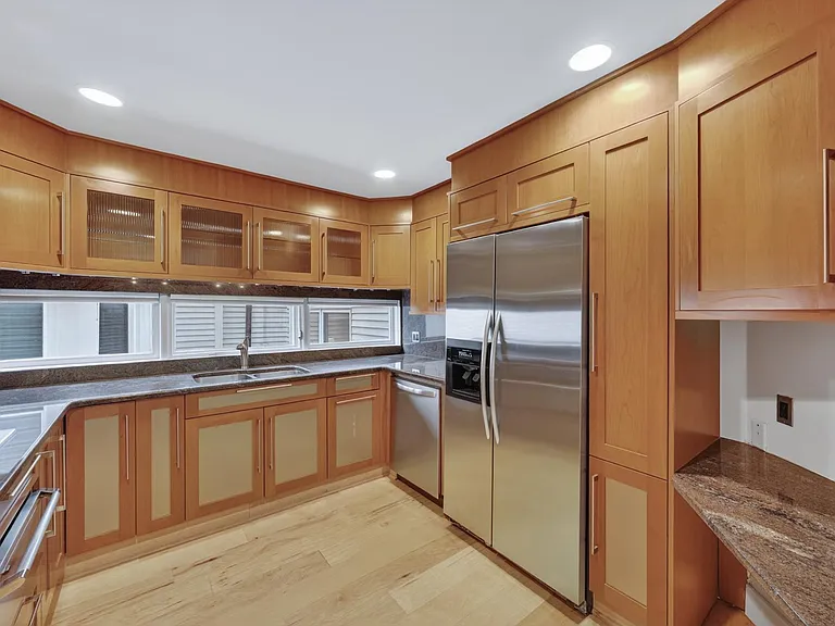 372 W Brown St #3 — Photo 16