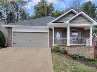 48 Hiddenbrook Ln, Johnson City, TN 37615