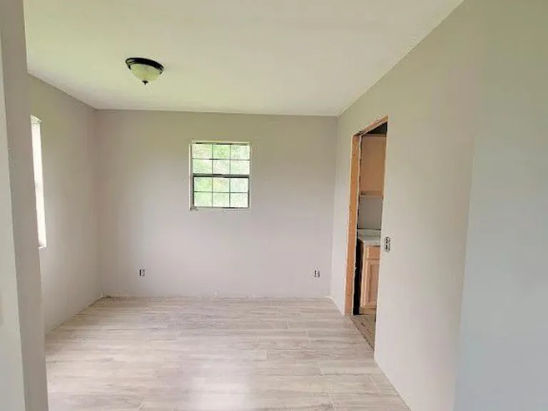 685 Avenue B — Photo 6