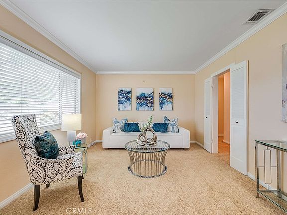 3rd image of 4432 Stanbridge Ave