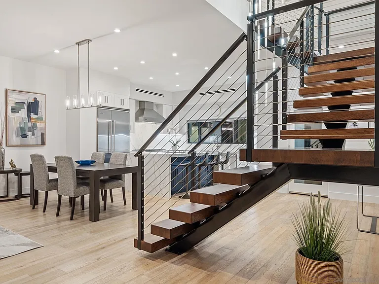 4386 Newport Ave — Photo 20