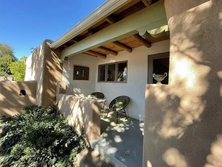 825 Rio Vista St — Photo 2