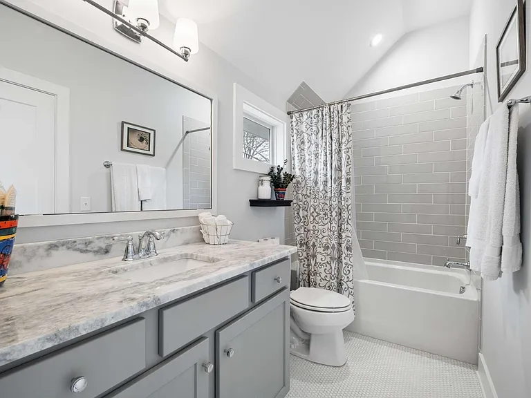 1125 Chester Ave #11 — Photo 13