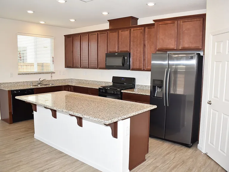 6114 Mehrten Cir — Photo 4