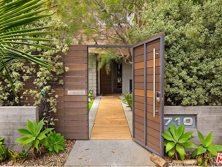710 Milwood Ave — Photo 2