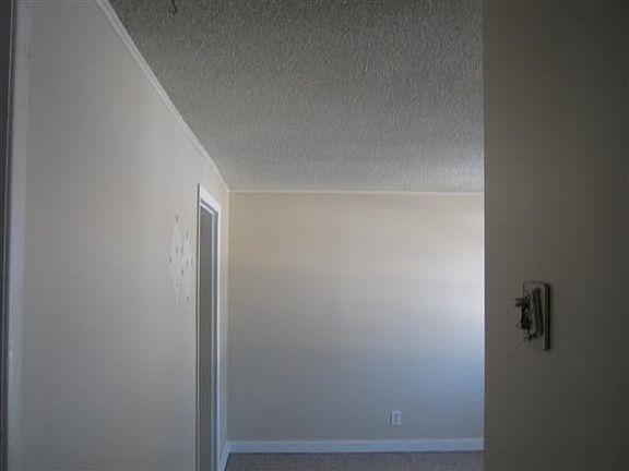 5th image of 615 W Dresden St