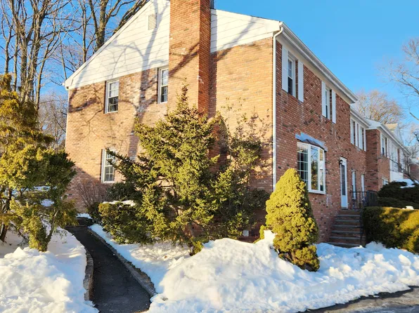 96 Valley Rd APT 1, Cos Cob, CT 06807