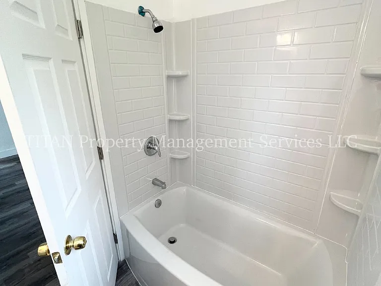 1135 13th St NE #4 — Photo 5