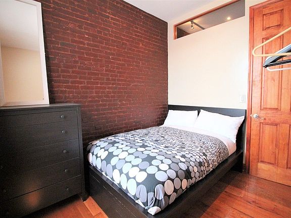 2nd image of 399 Smith St APT 2