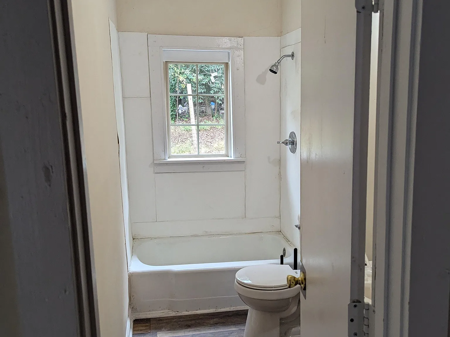 4 bed, 2.0 bath, 1400 sqft, $542 — Photo 3