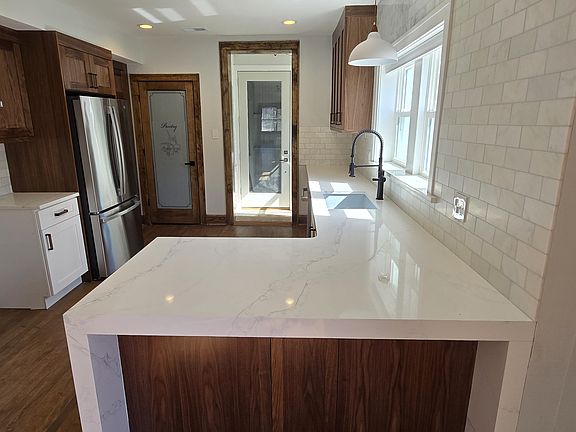 3rd image of 240 Lathrop Ave APT 2