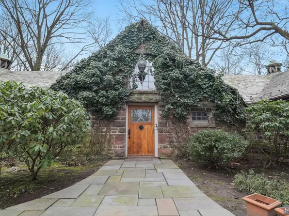 40 Malcolm Ct, Tenafly, NJ 07670