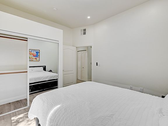 2nd image of 2305 W Horizon Ridge Pkwy APT 1512