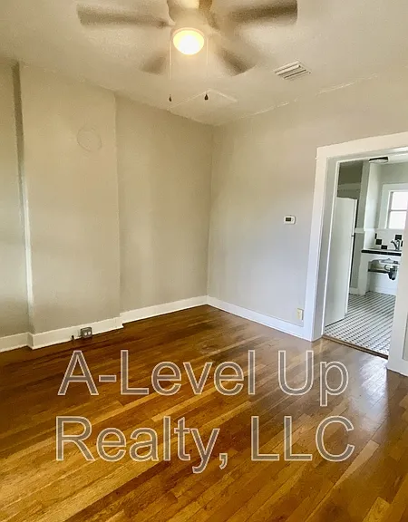 302 N Euclid Ave #1 — Photo 5