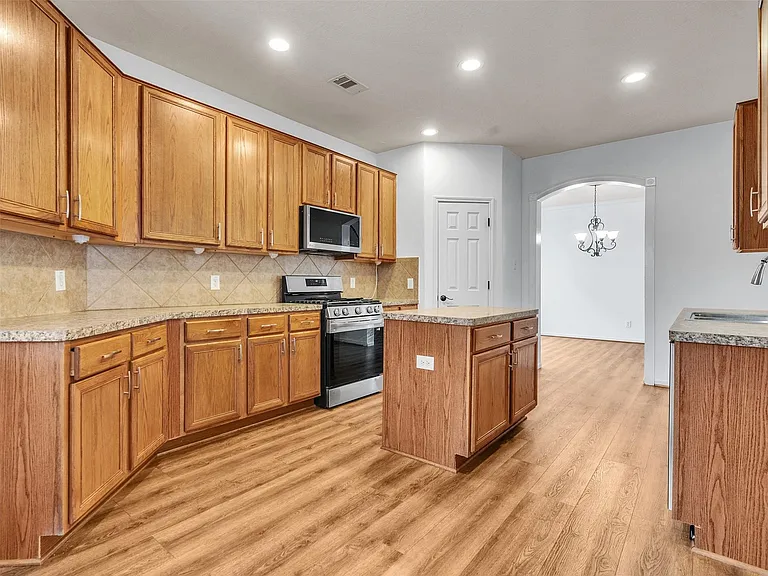 9915 Valance Way — Photo 15