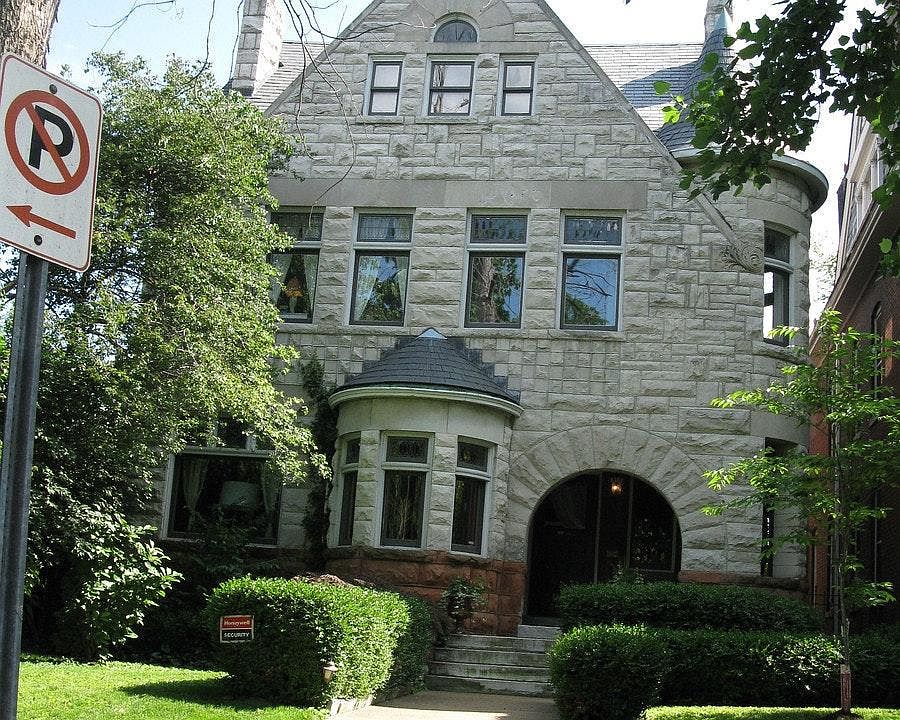 Front of house, apartment on the 3rd floor