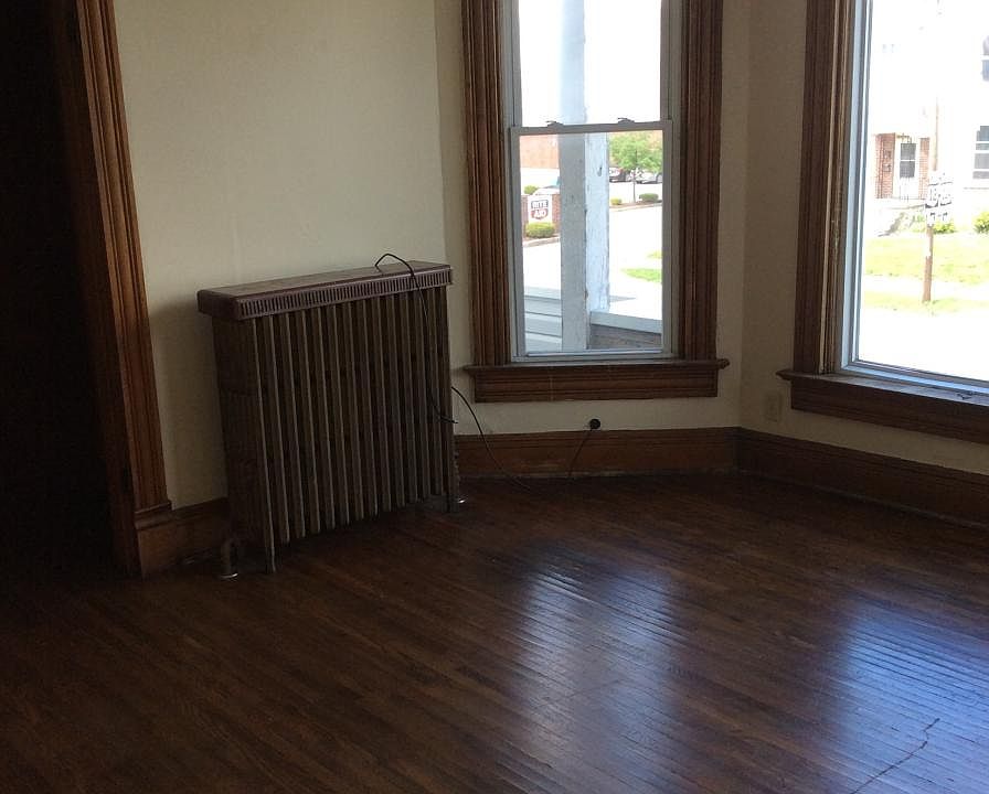 2nd image of 125 Center St
